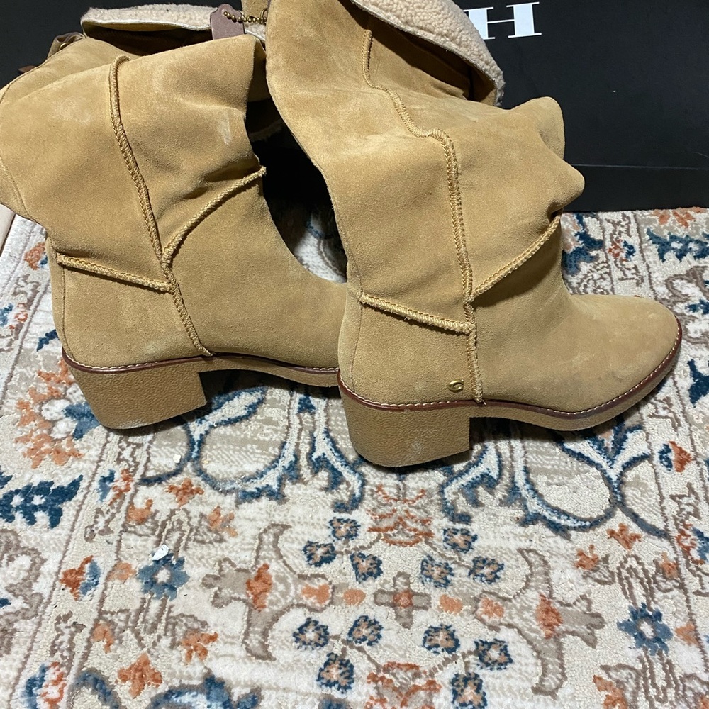 Coach sued shearling foldable top boots turn to knee boots or leg boots - Picture 2 of 9